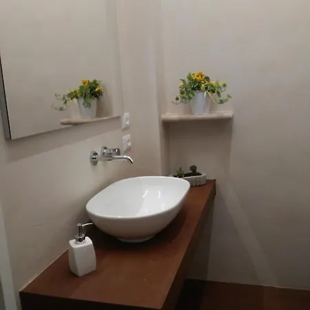 Апартаменти Monolocale Бардоліно